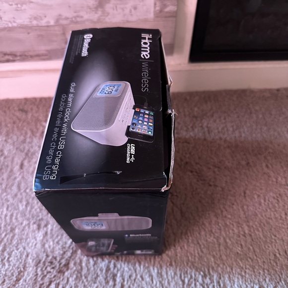 IHOME WIRELESS DUAL ALARM CLOCK - Picture 3 of 5